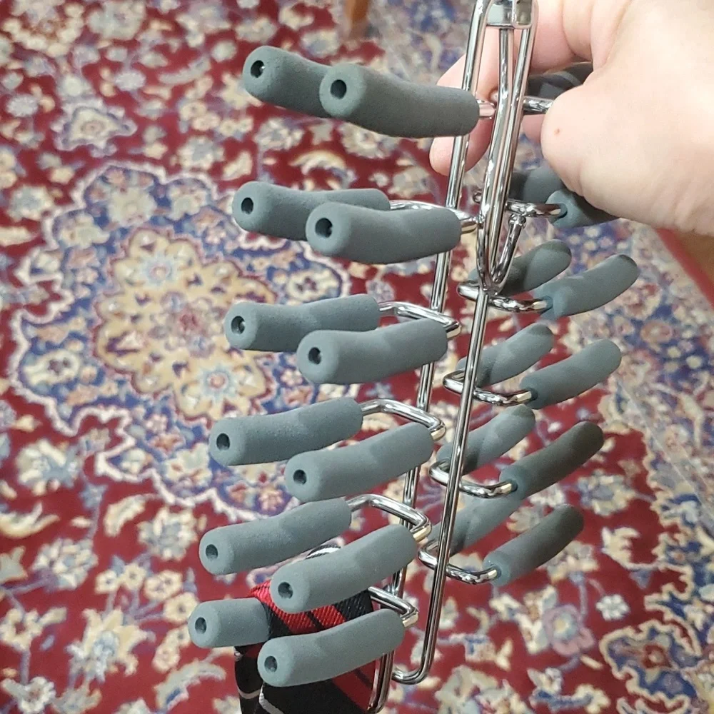 Spinning tie/jewerly hanger